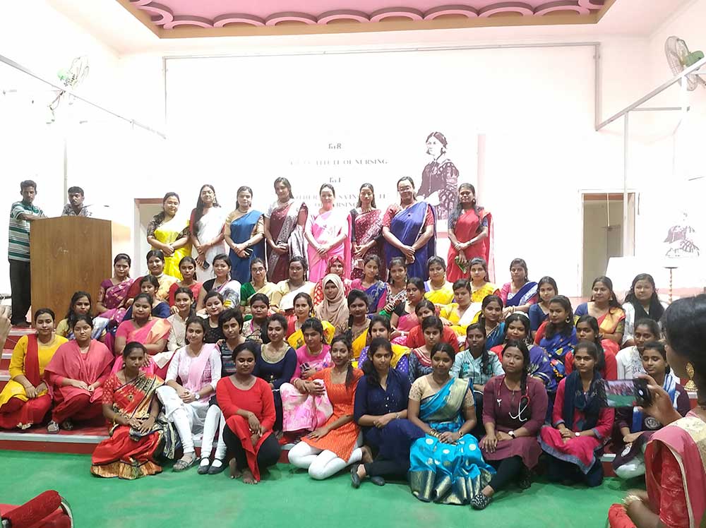 group-image-of-our-faculty-and-students